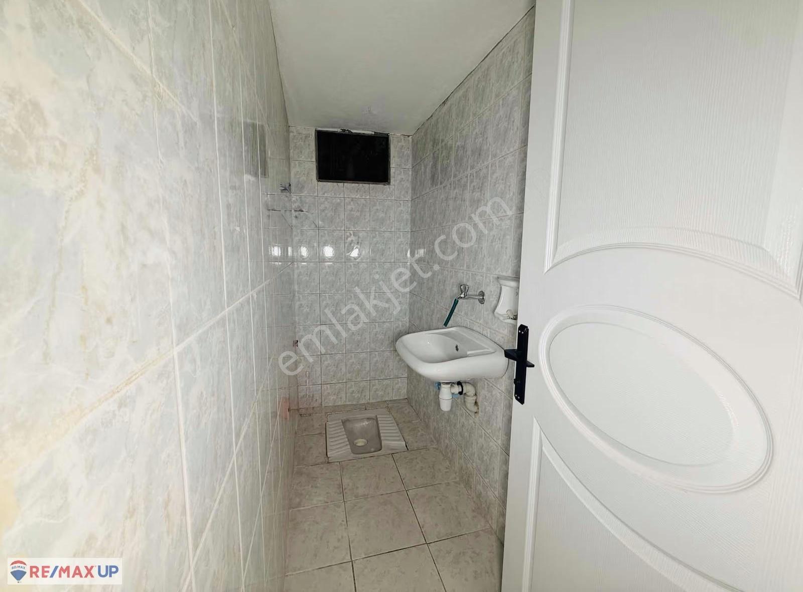 Bornova'da Yeni Tadilatlı, Doğalgazlı Geniş 3+1 Kiralık Daire - Görsel 24