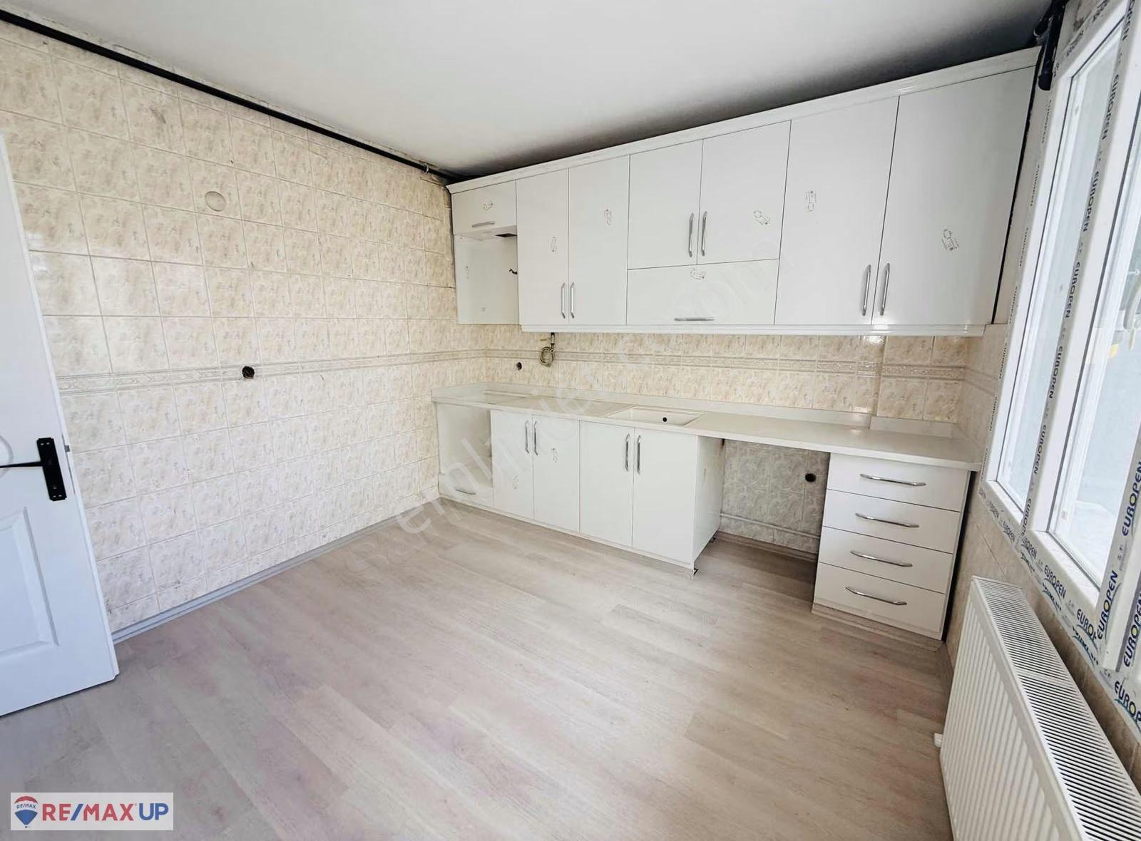 Bornova'da Yeni Tadilatlı, Doğalgazlı Geniş 3+1 Kiralık Daire - Görsel 13
