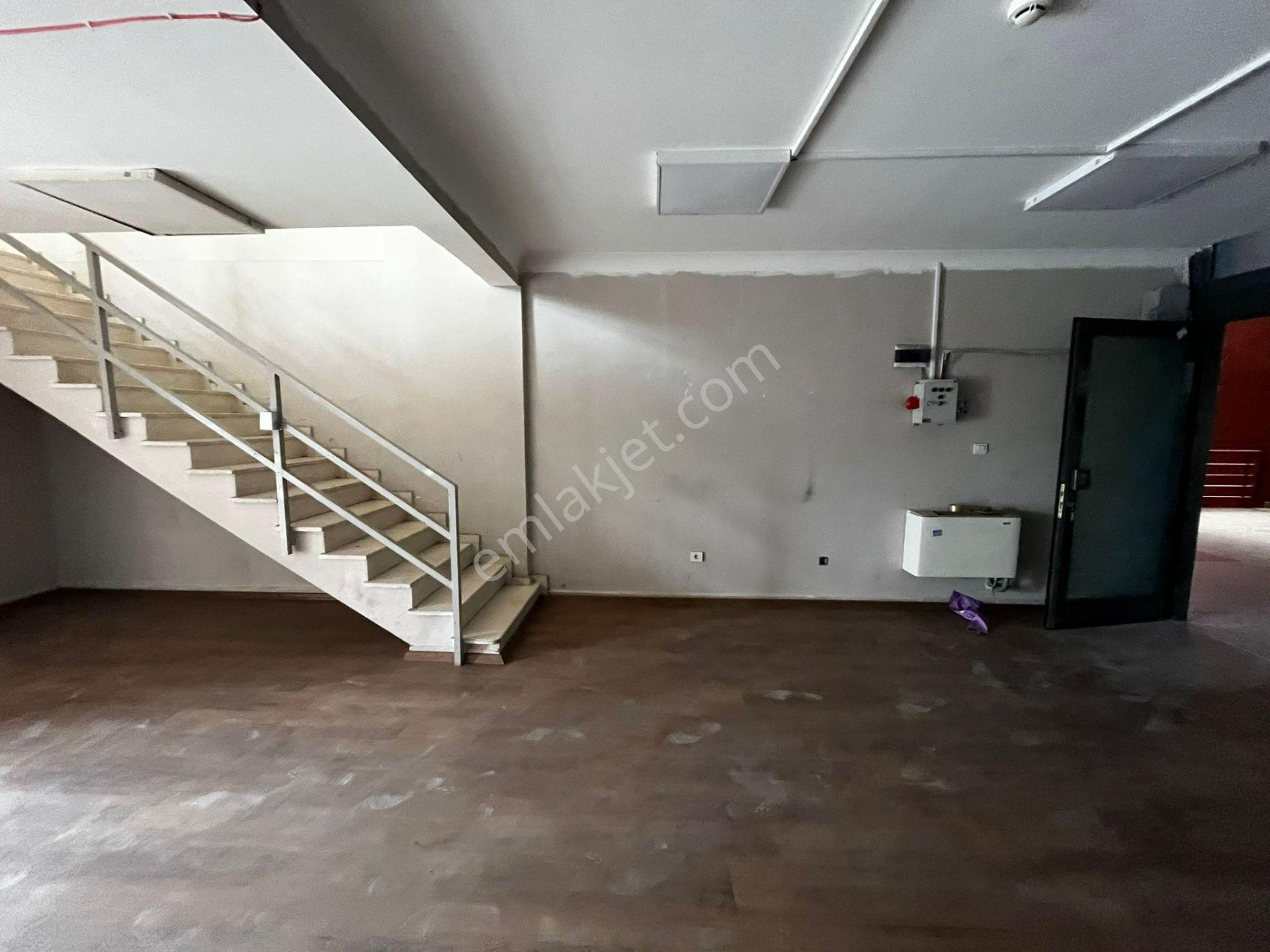 Em Of Emlak'tan Giriş Katta Masrafsız 100m² Camlı Kiralık İşyeri - Görsel 13