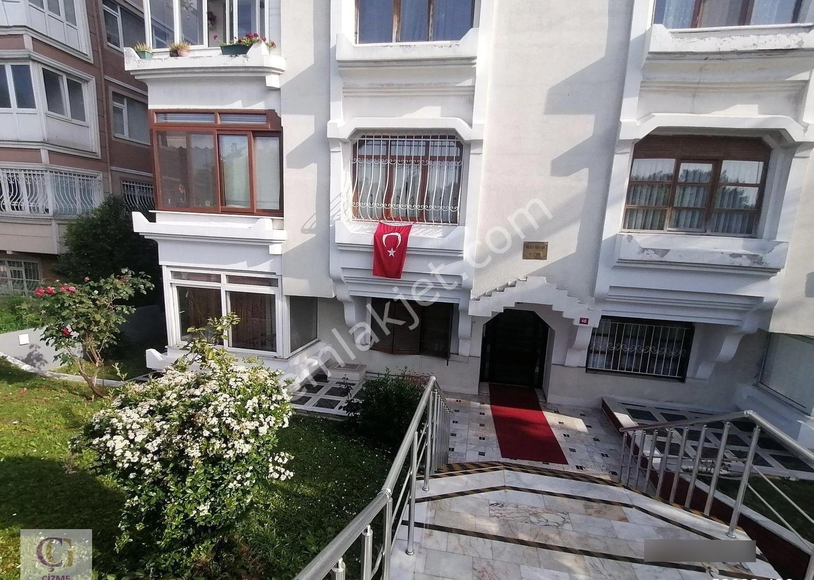 Yeşilköy Eski Havaalanı Cd. Üzeri Sitede Bahçe Çıkışlı 130m2 3+1
