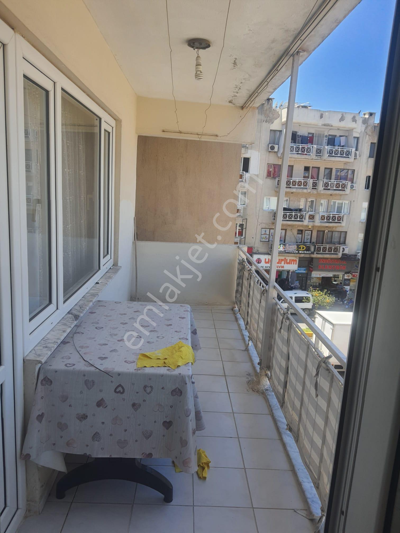 Kuşadası Satılık 3+1 Daire Her Yere Yürüme Mesafesinde Merkezde - Görsel 5
