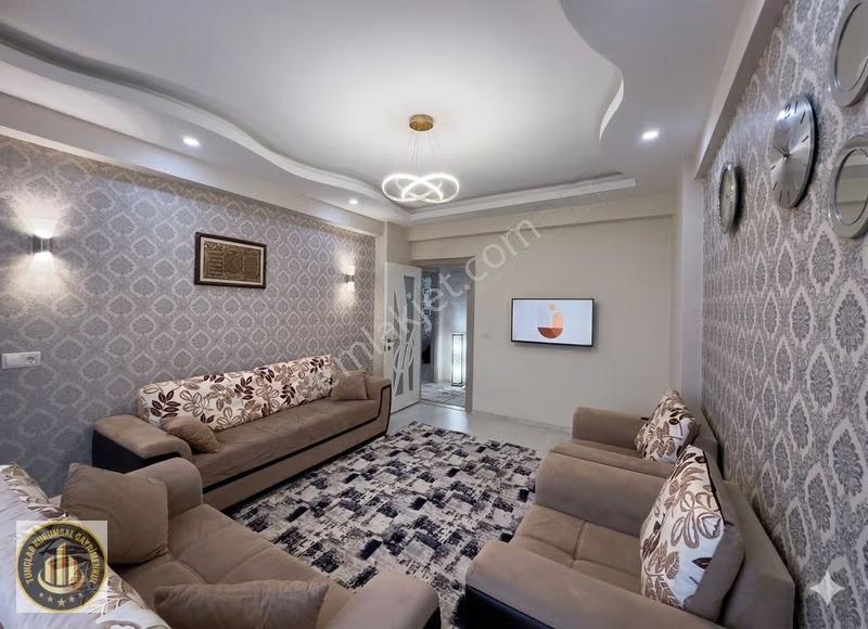 Bağcılarda Satılık 3.5+1 Lüks Daire - Görsel 2