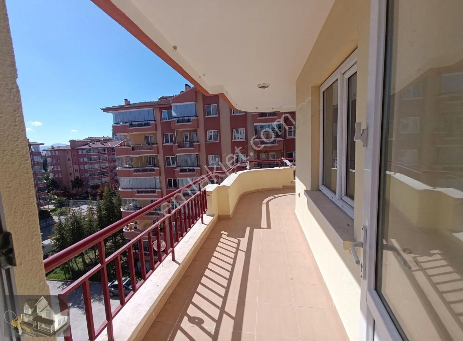Ata Mahallesi Çağlayan Sitesinde Kiralık Geniş Ferah 3+1 - Görsel 2