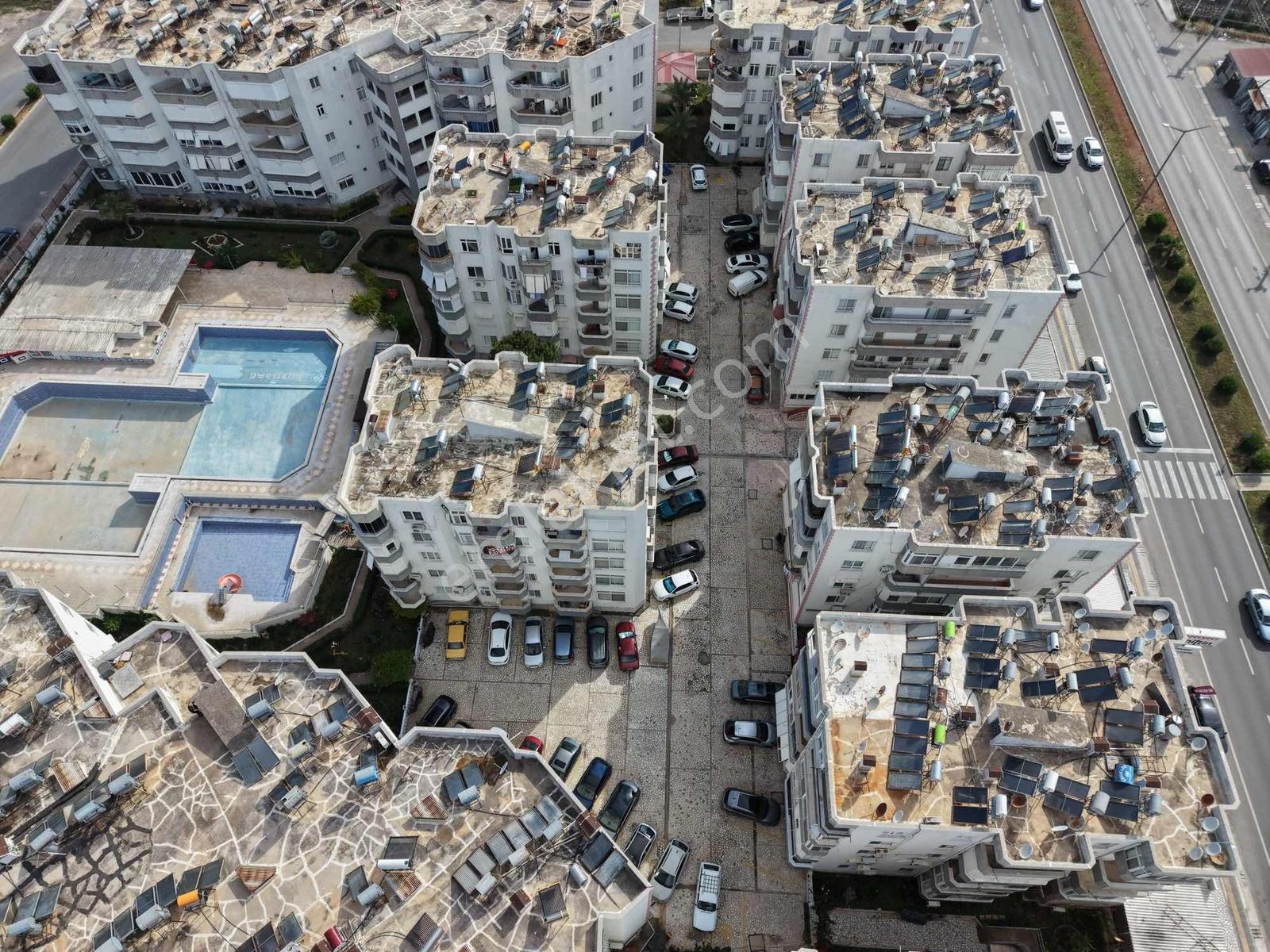 Erdemlide Acil Satılık Denize Sıfır Havuzlu Sitede Eşyalı Daire - Görsel 2