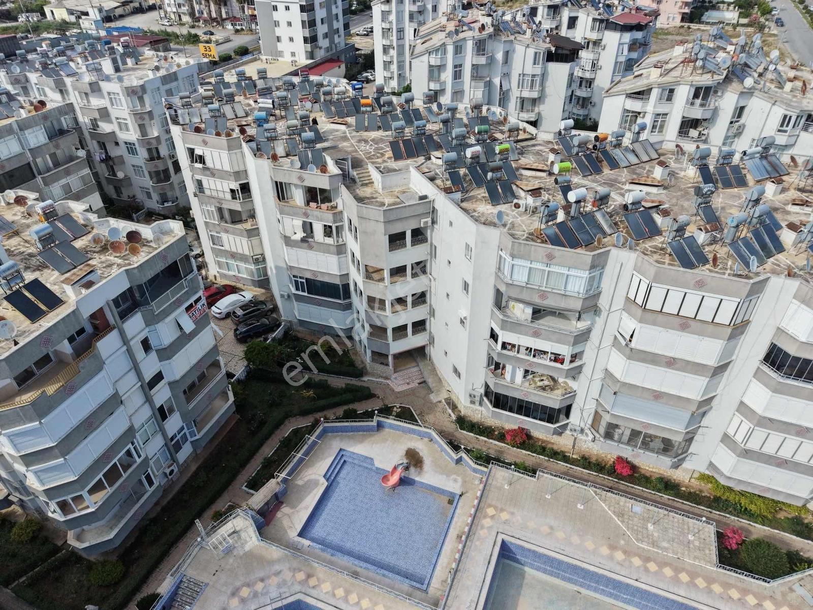 Erdemlide Acil Satılık Denize Sıfır Havuzlu Sitede Eşyalı Daire - Görsel 8