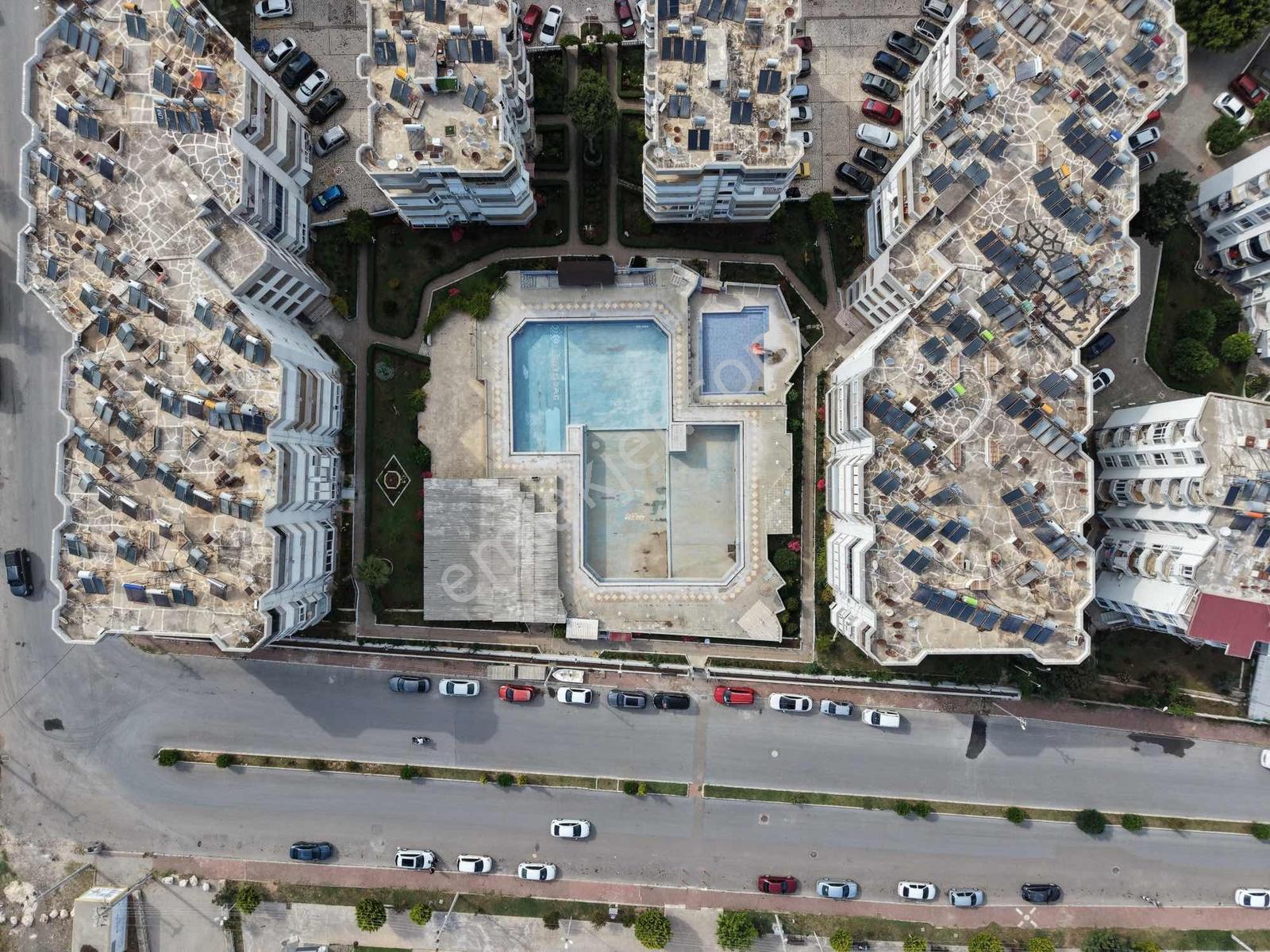 Erdemlide Acil Satılık Denize Sıfır Havuzlu Sitede Eşyalı Daire - Görsel 4