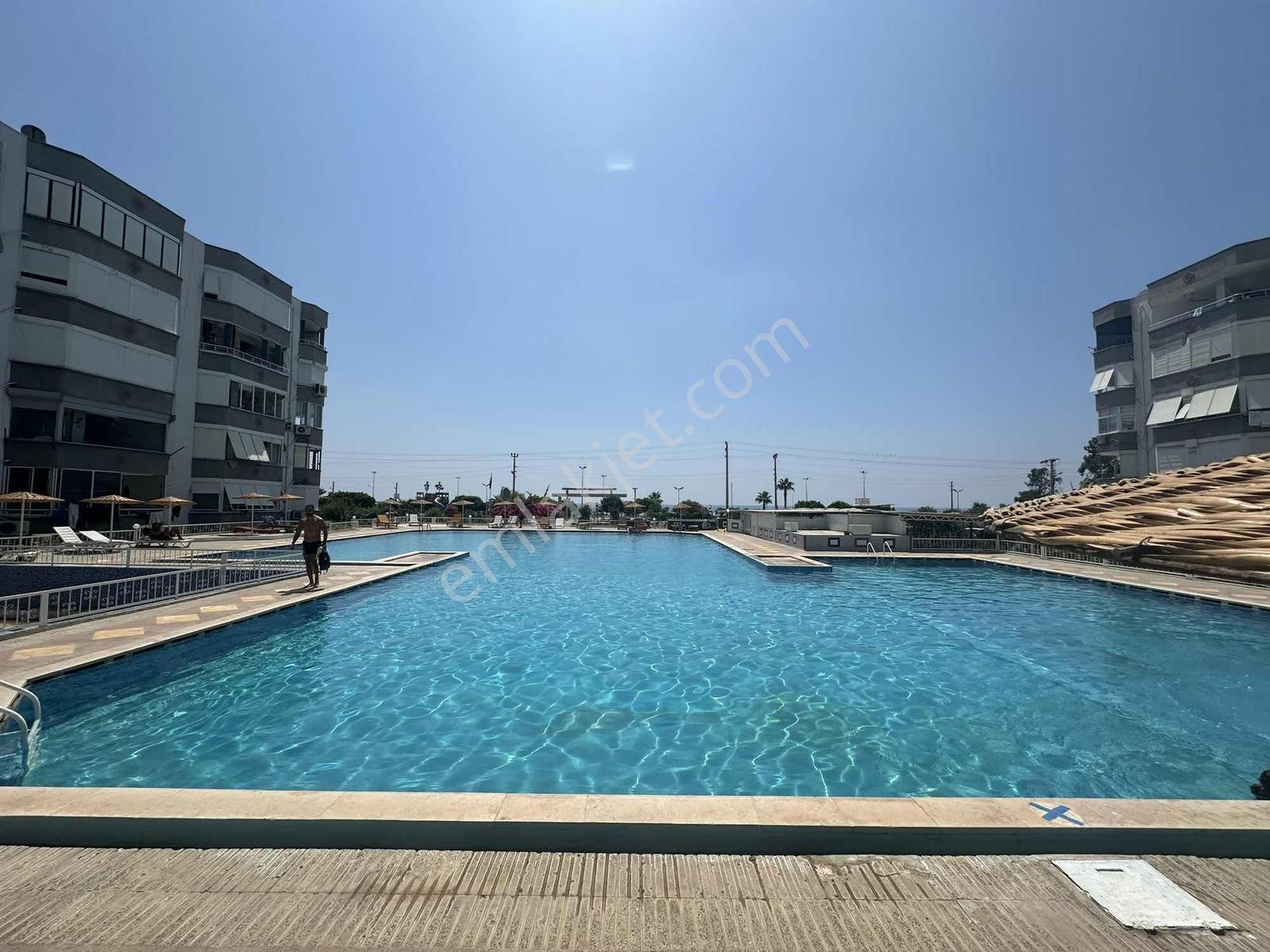 Erdemlide Acil Satılık Denize Sıfır Havuzlu Sitede Eşyalı Daire - Görsel 22