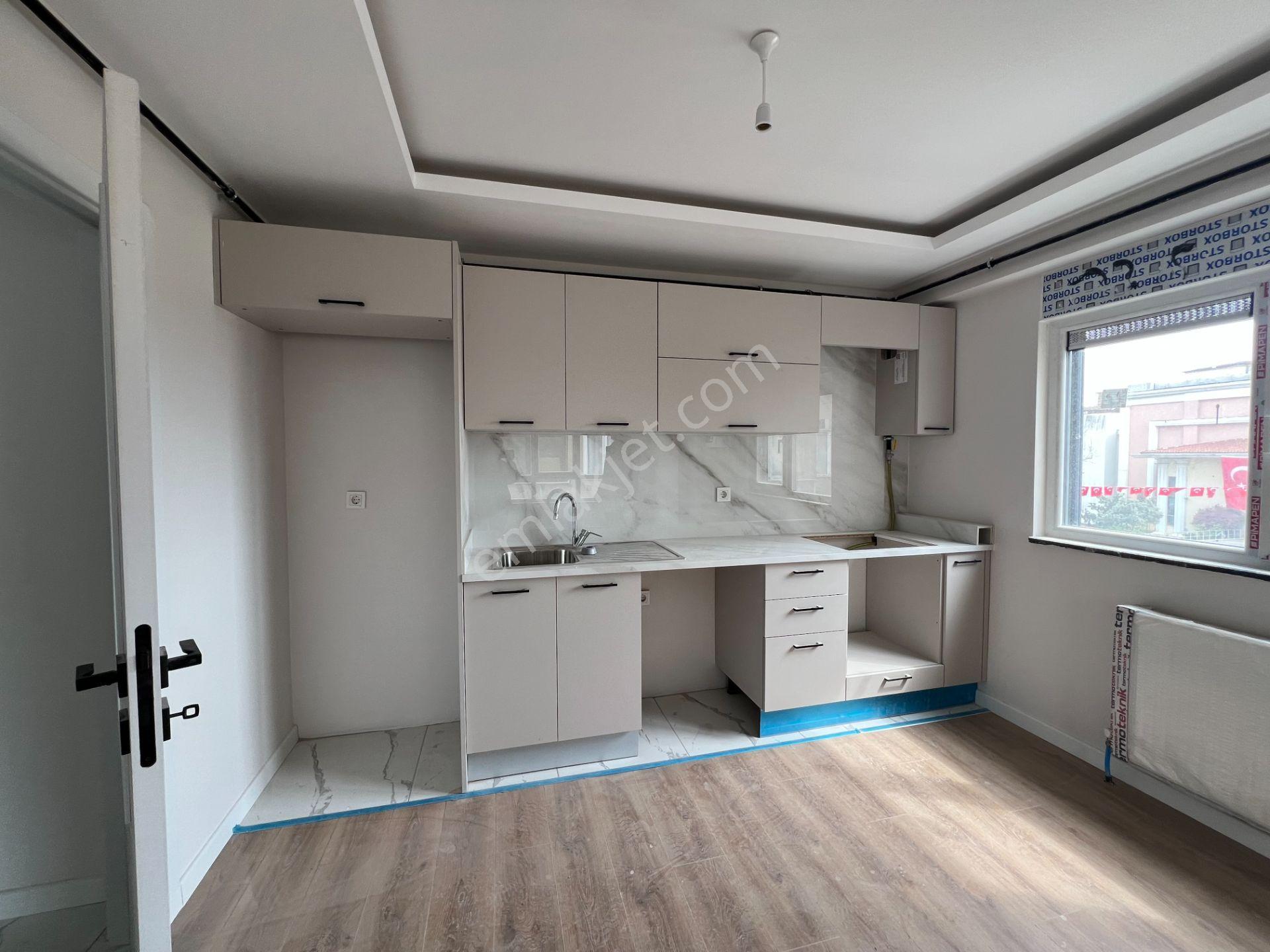 Pendik'te Sahile Ve Caddeye Yakın 1+1 Kiralık Daire - Görsel 8