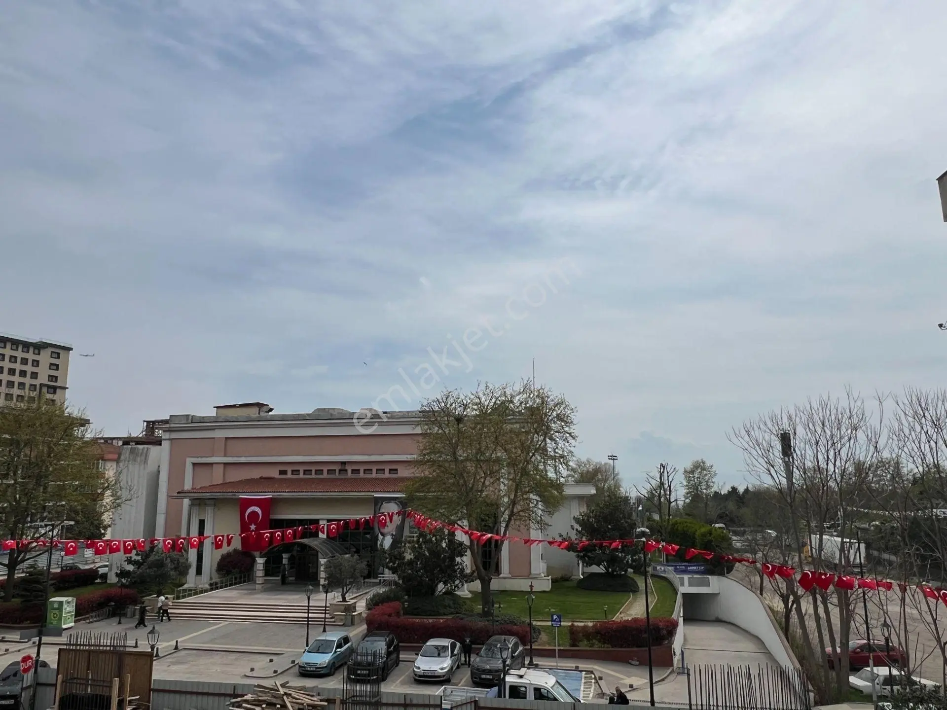 Pendik'te Sahile Ve Caddeye Yakın 1+1 Kiralık Daire