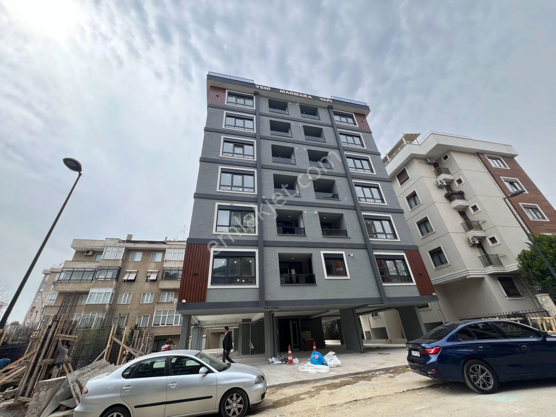 Pendik'te Sahile Ve Caddeye Yakın 1+1 Kiralık Daire - Görsel 2