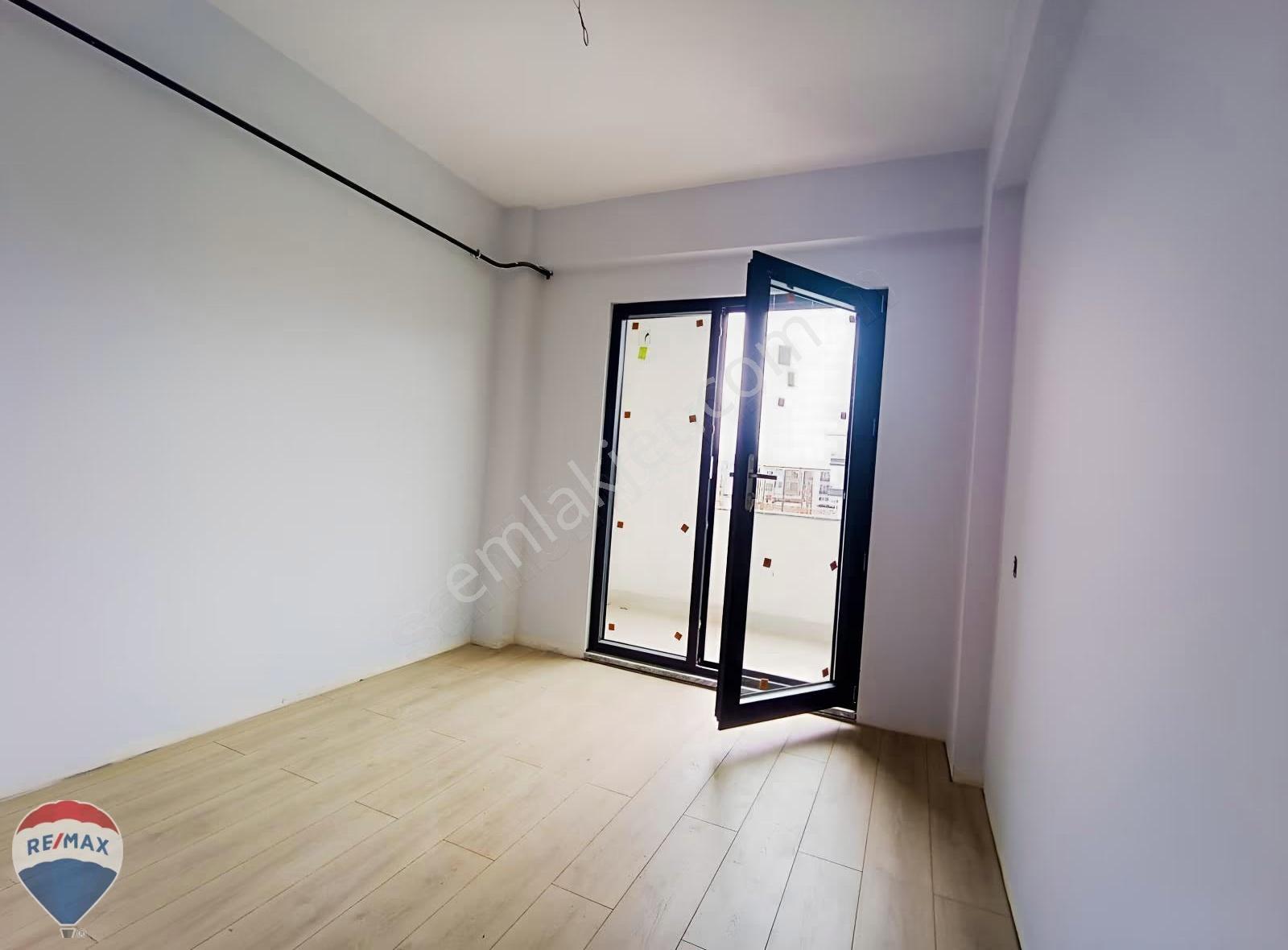 Remax Mavi'dn Arifiyede Ebeveyn Banyolu Satılık 4+1 2.kat Daire - Görsel 2