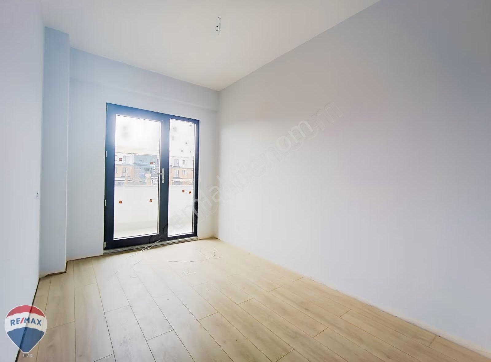 Remax Mavi'dn Arifiyede Ebeveyn Banyolu Satılık 4+1 2.kat Daire - Görsel 3