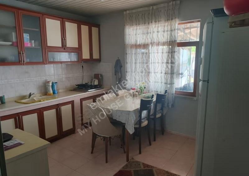 Aksu Pınarlı'da Satılık Tek Tapulu 253 M2 İçinde 2 Adet Ev .