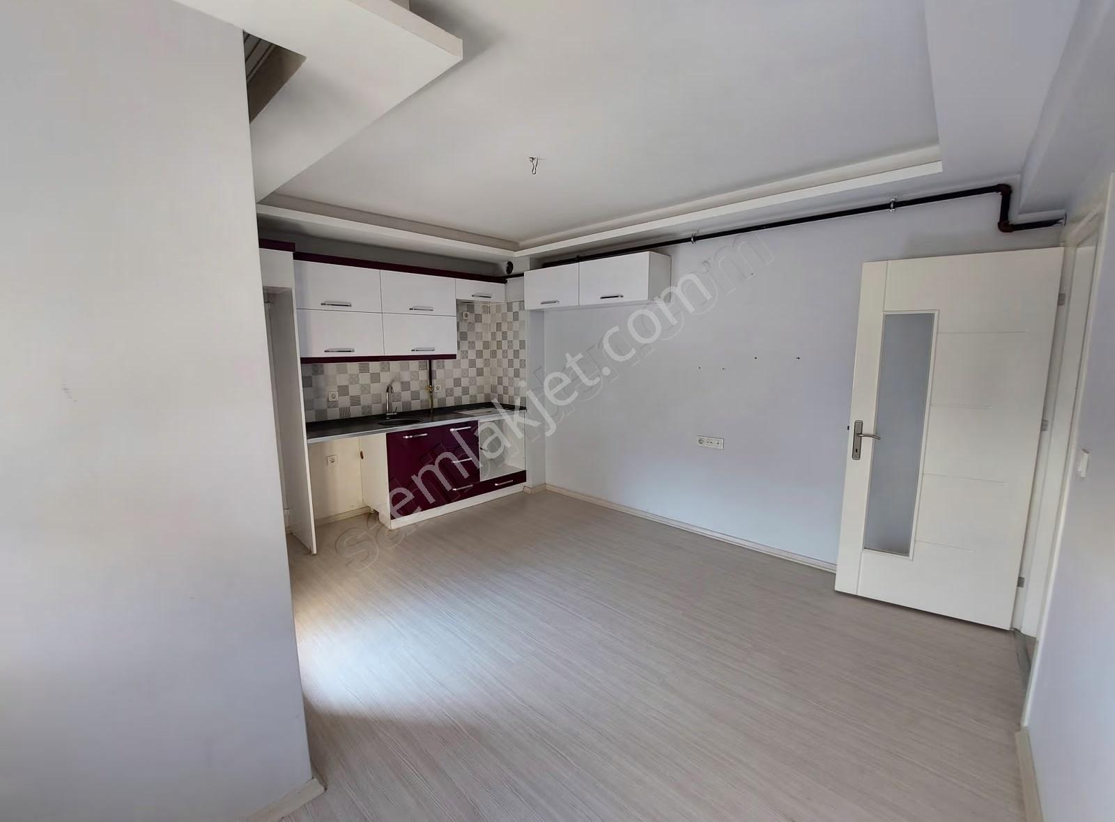 Buca Kozağaç'ta Satılık 2+1 Daire (85m², Meydan Yakını)