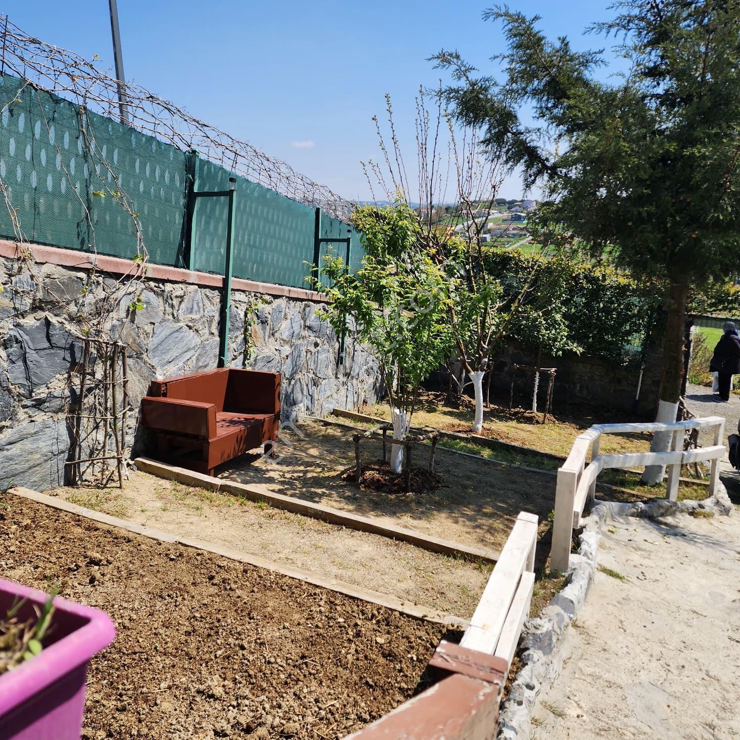 Balcıoğlunda Arnavutköy Tayakadında Acil Satılık İçinde Resmi Yapı Bulunan Hisseli Arsa - Görsel 3