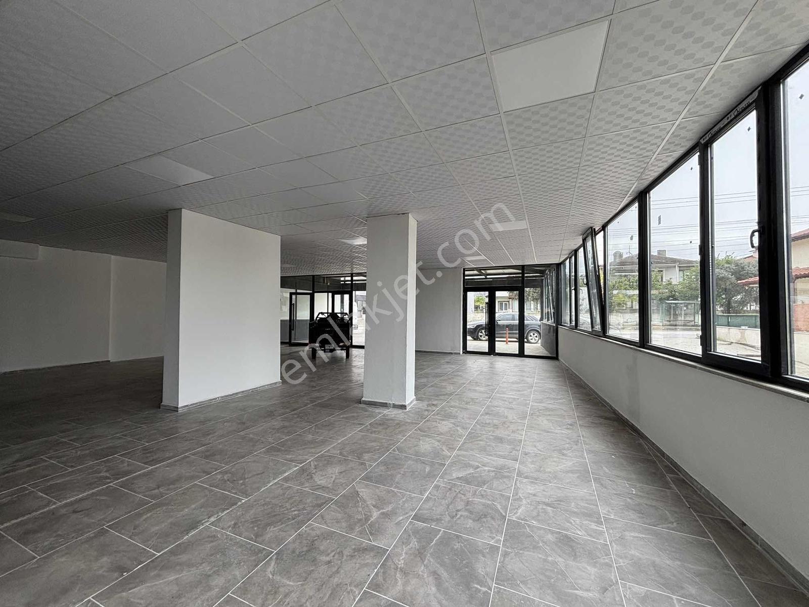 Ayşe Emlak'tan 295m2 +50m2 Açık Alan Veranda Kiralık Dükkan - Görsel 10