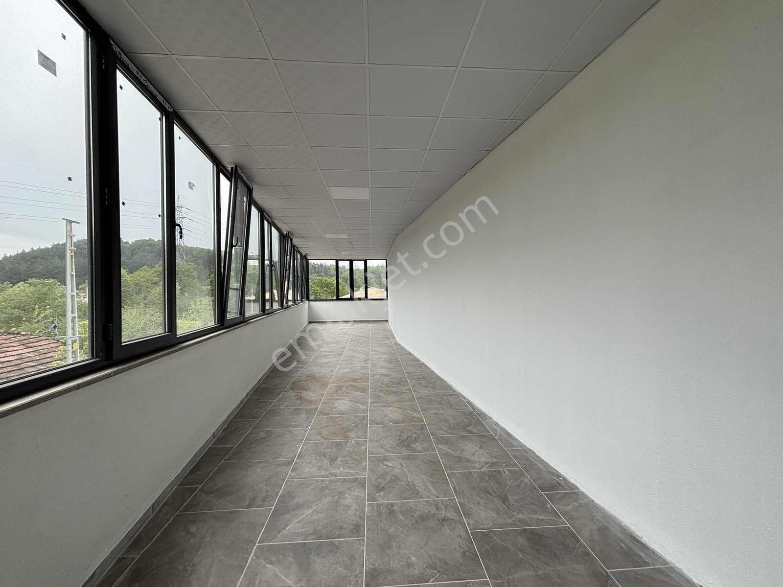 Ayşe Emlak'tan 295m2 +50m2 Açık Alan Veranda Kiralık Dükkan - Görsel 9