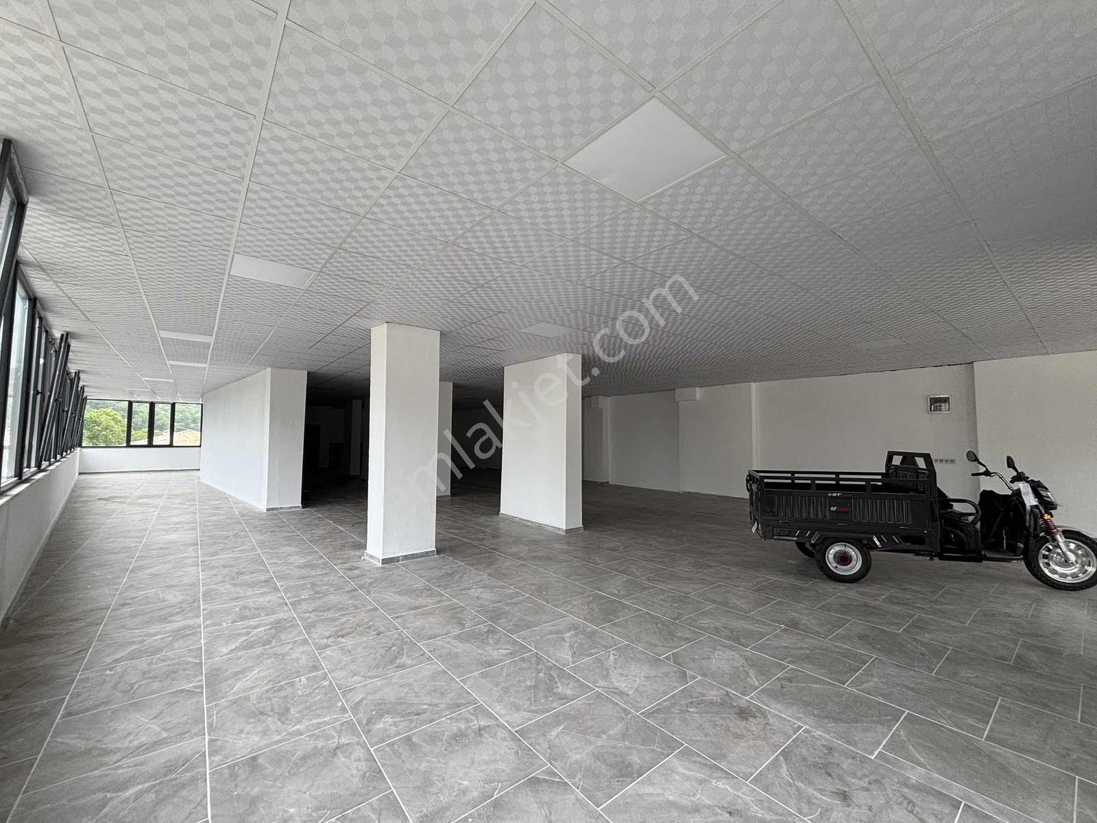 Ayşe Emlak'tan 295m2 +50m2 Açık Alan Veranda Kiralık Dükkan - Görsel 13