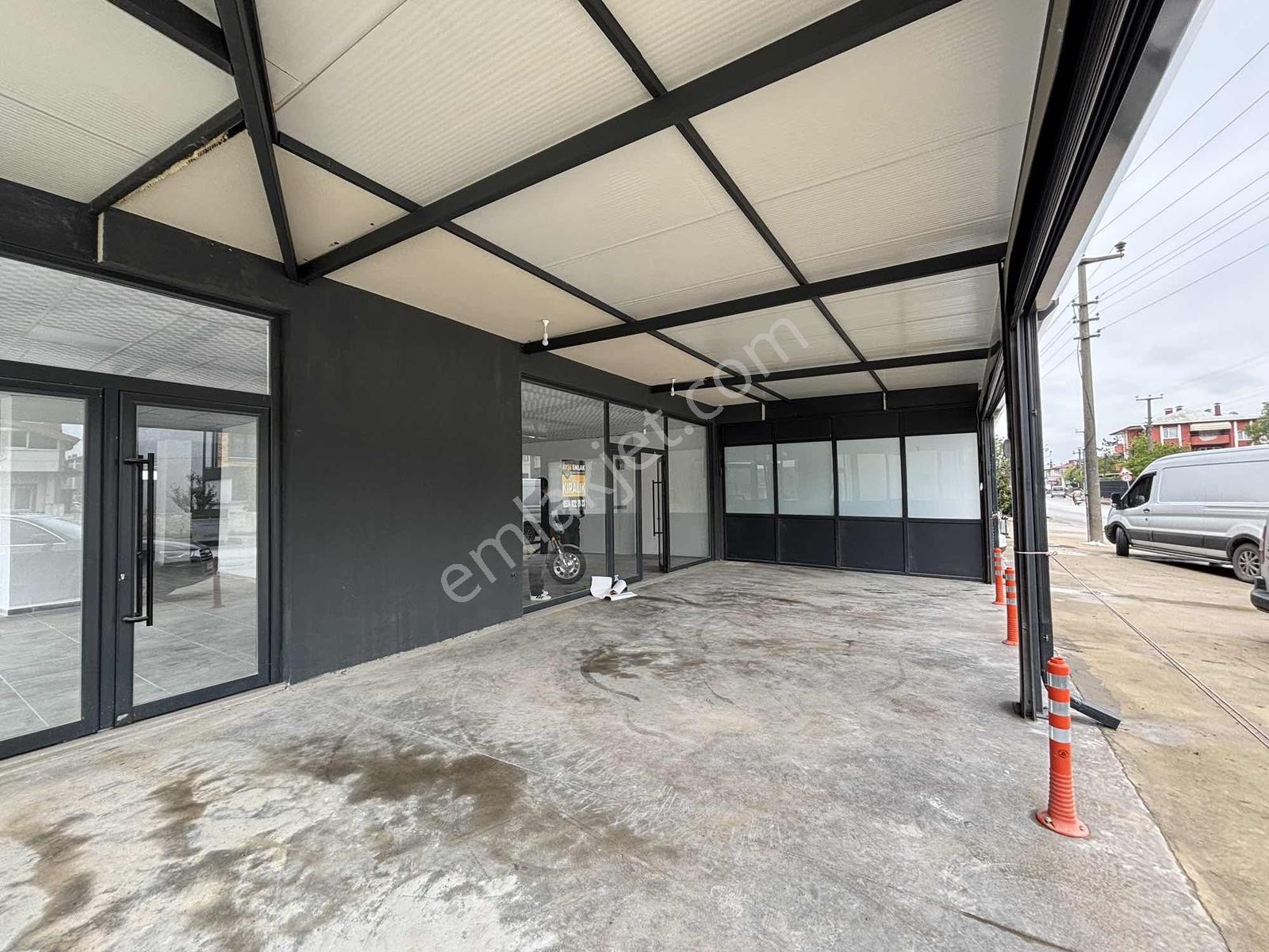 Ayşe Emlak'tan 295m2 +50m2 Açık Alan Veranda Kiralık Dükkan - Görsel 2
