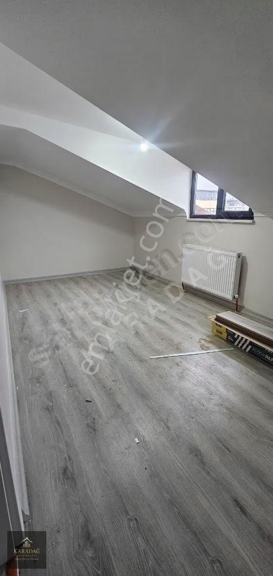 Taşoluk Mahallesi Kiralık 1+1 Çatı Katı - Görsel 9