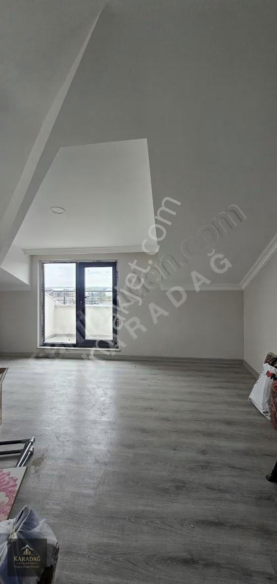 Taşoluk Mahallesi Kiralık 1+1 Çatı Katı - Görsel 12