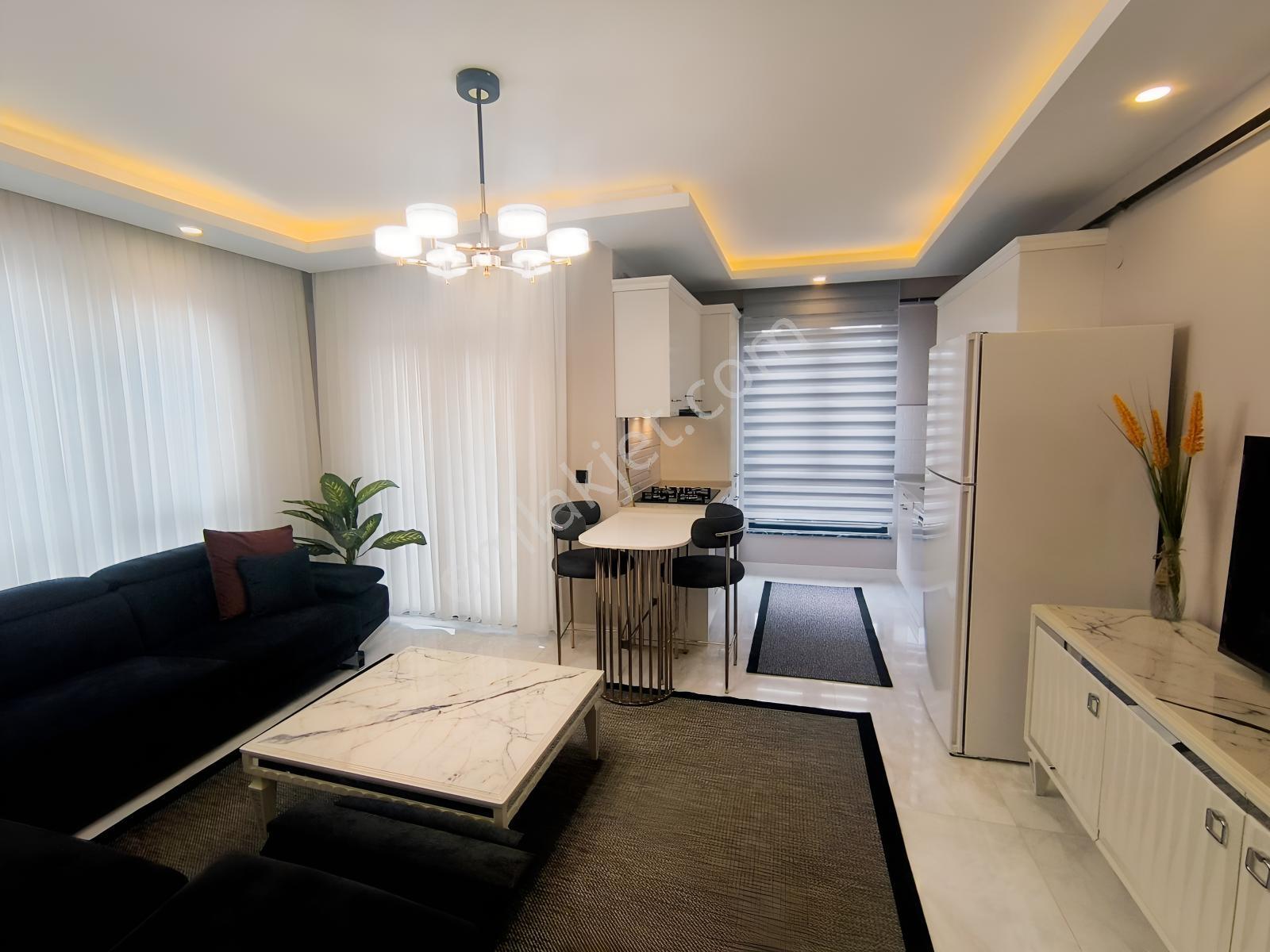 Kariyer'den Bahçeşehir Kolej Yakını 1+1 Ful Eşyalı Satılık Daire