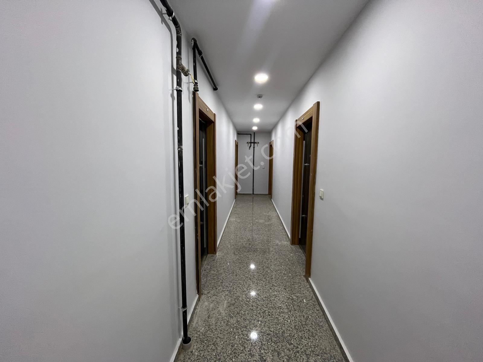 Küçükyalı Merkezde Sıfır Modern Teraslı 3+2 Satılık Dubleks - Görsel 3