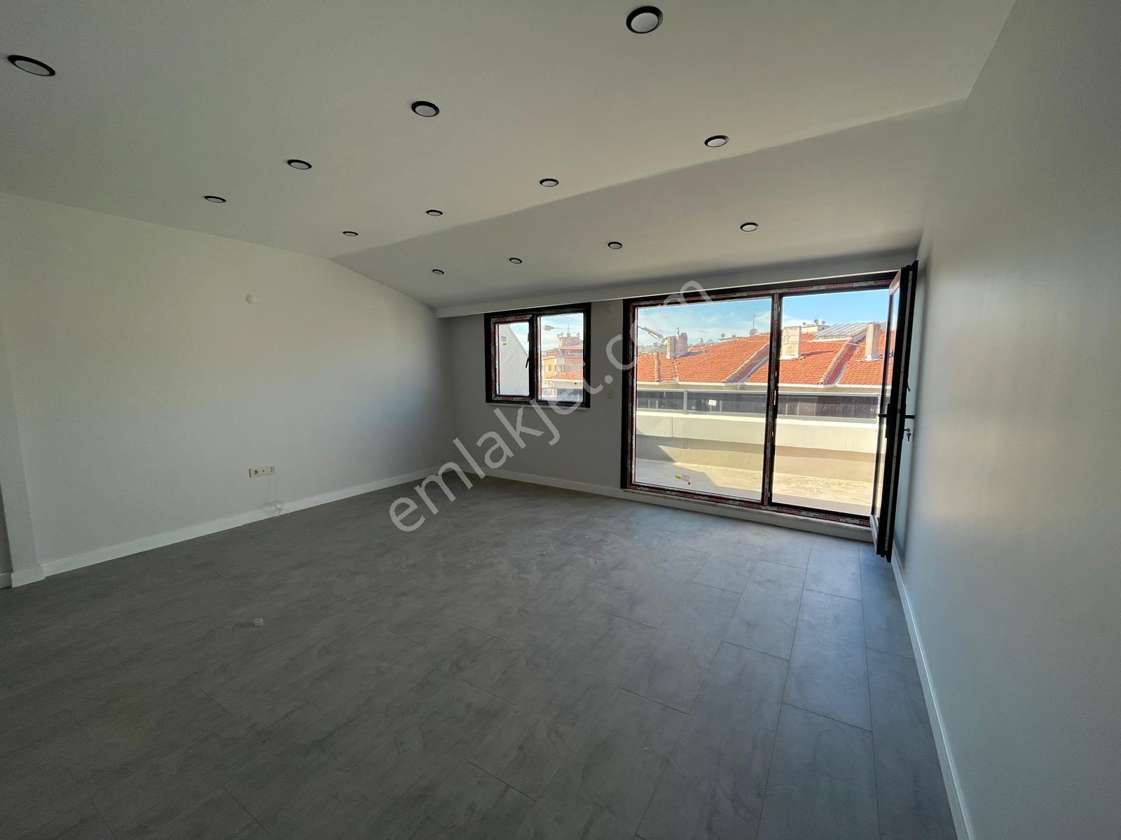 Küçükyalı Merkezde Sıfır Modern Teraslı 3+2 Satılık Dubleks - Görsel 16