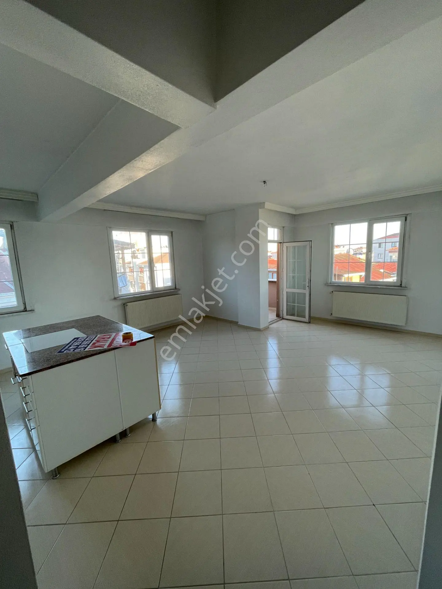 Güven Emlaktan 3+1 Kiralık Daire Merkezde - Görsel 3