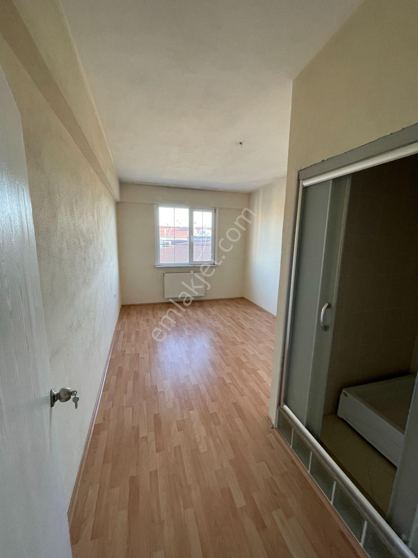 Güven Emlaktan 3+1 Kiralık Daire Merkezde - Görsel 7
