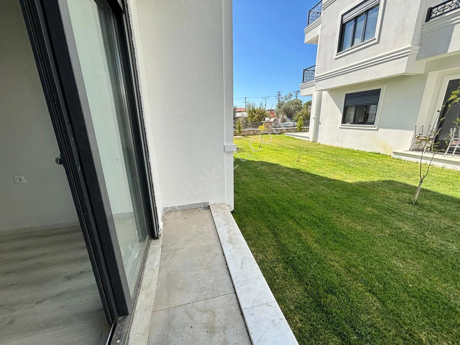Kerim'den Küçükkuyu Merkez'de Bahçe Katı Lüx Kiralık Daire - Görsel 4