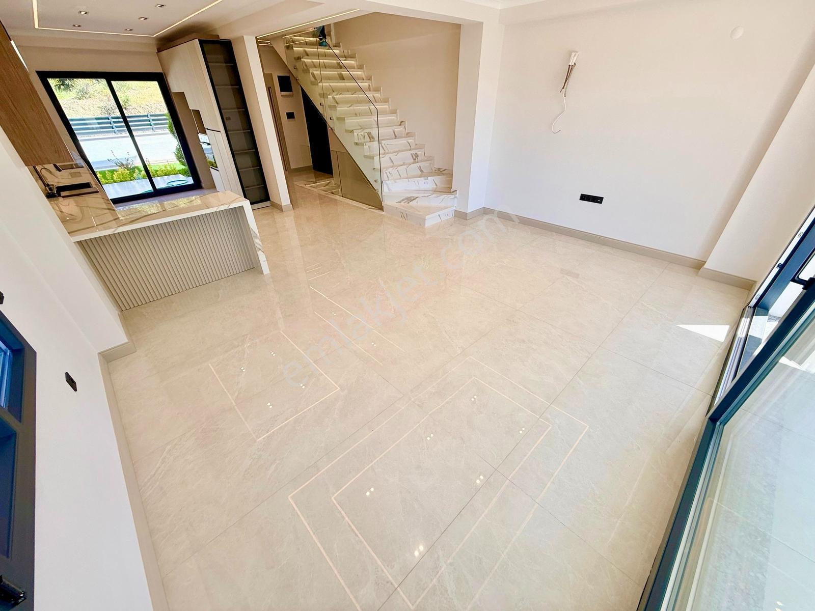 Deniz Manzaralı 4+1 Müstakil Villa 280 M² Doğa İçinde Lüks Yaşam - Görsel 2