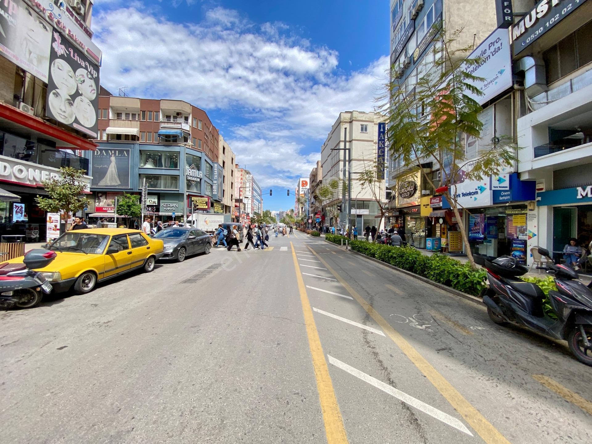 Mersin Çarşı Merkezinde, İstiklal Caddesi’ne Cepheli Satılık Ofis - Görsel 5