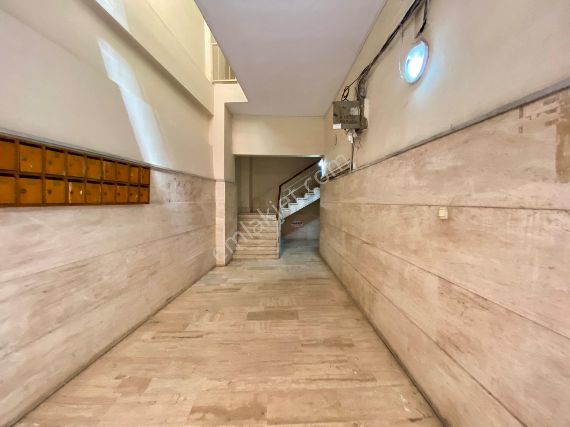 Mersin Çarşı Merkezinde, İstiklal Caddesi’ne Cepheli Satılık Ofis - Görsel 8