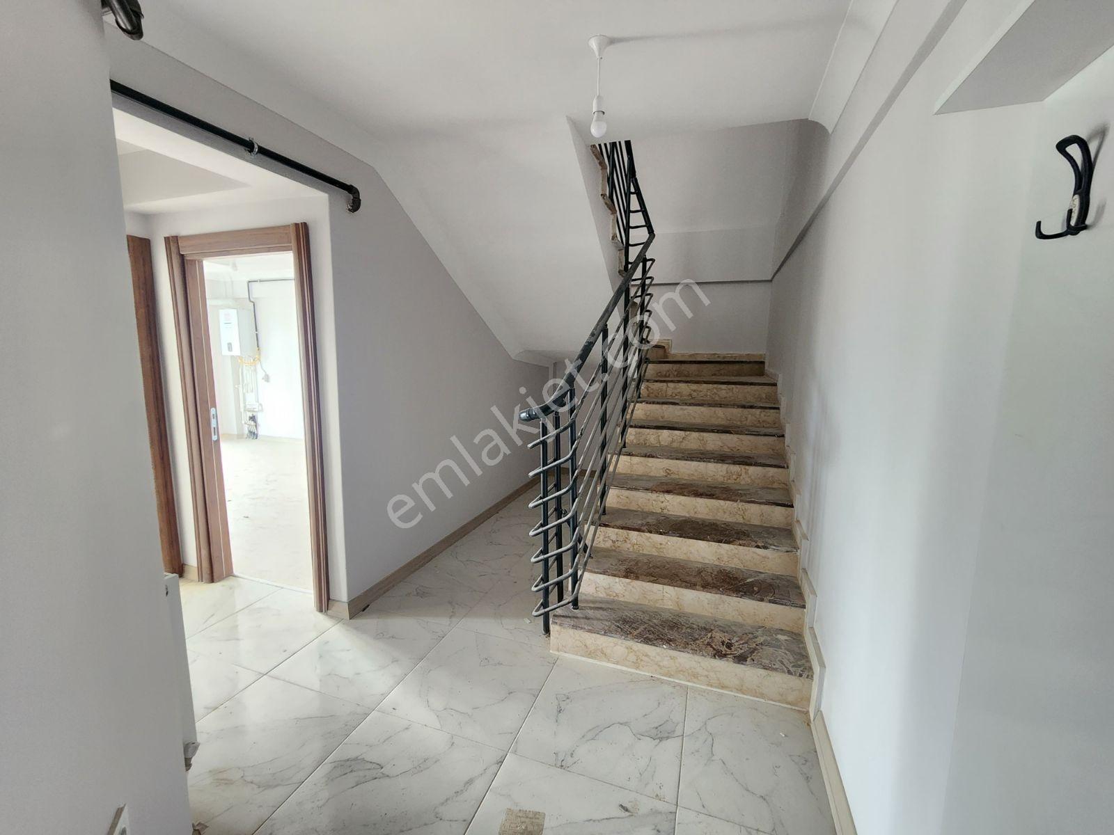 Alaçatı'dan % 80 Kredi İmkanı Teraslı/öncephe/vadi Manzaralı 3+1 - Görsel 2