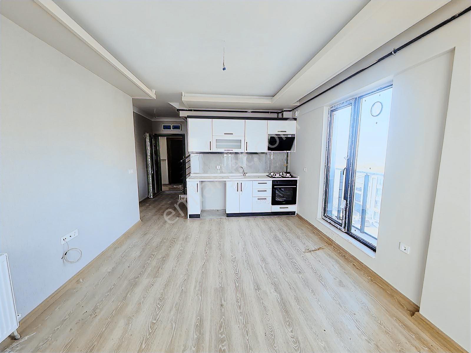 Alaçatı'dan Vadi Manzaralı/teraslı/iskanlı/ferah 3+1 Kiralık