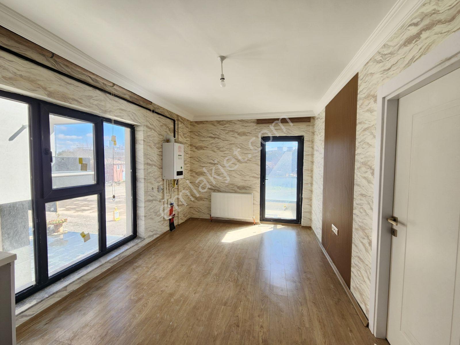 Alaçatı'dan Bulvara 50 Metre Ara Katta Kiralık Daire - Görsel 11