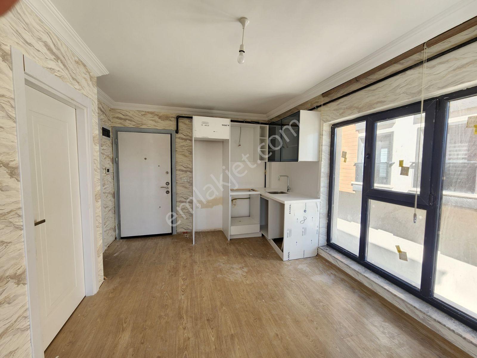 Alaçatı'dan Bulvara 50 Metre Ara Katta Kiralık Daire - Görsel 17