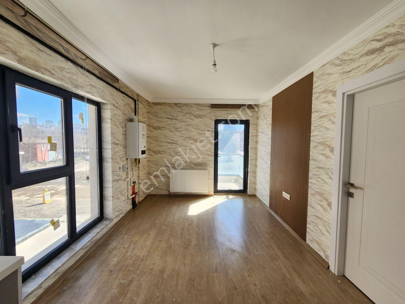 Alaçatı'dan Bulvara 50 Metre Ara Katta Kiralık Daire - Görsel 14