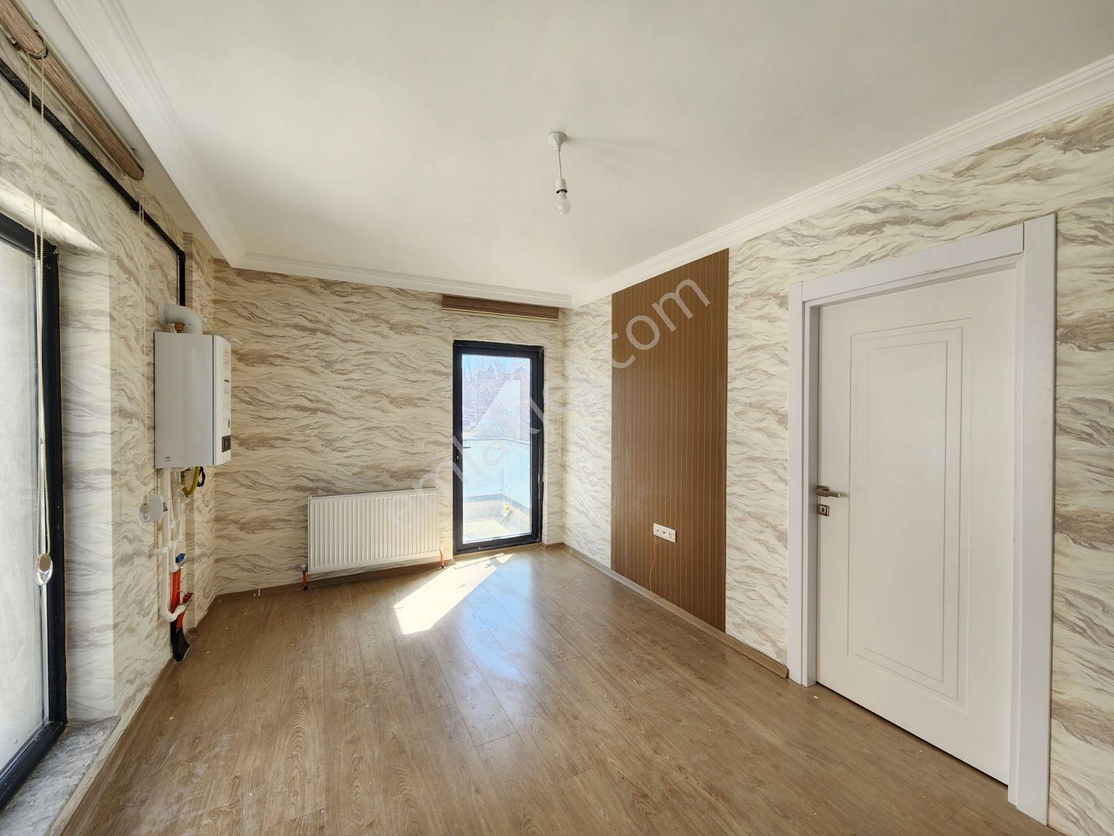Alaçatı'dan Bulvara 50 Metre Ara Katta Kiralık Daire - Görsel 16