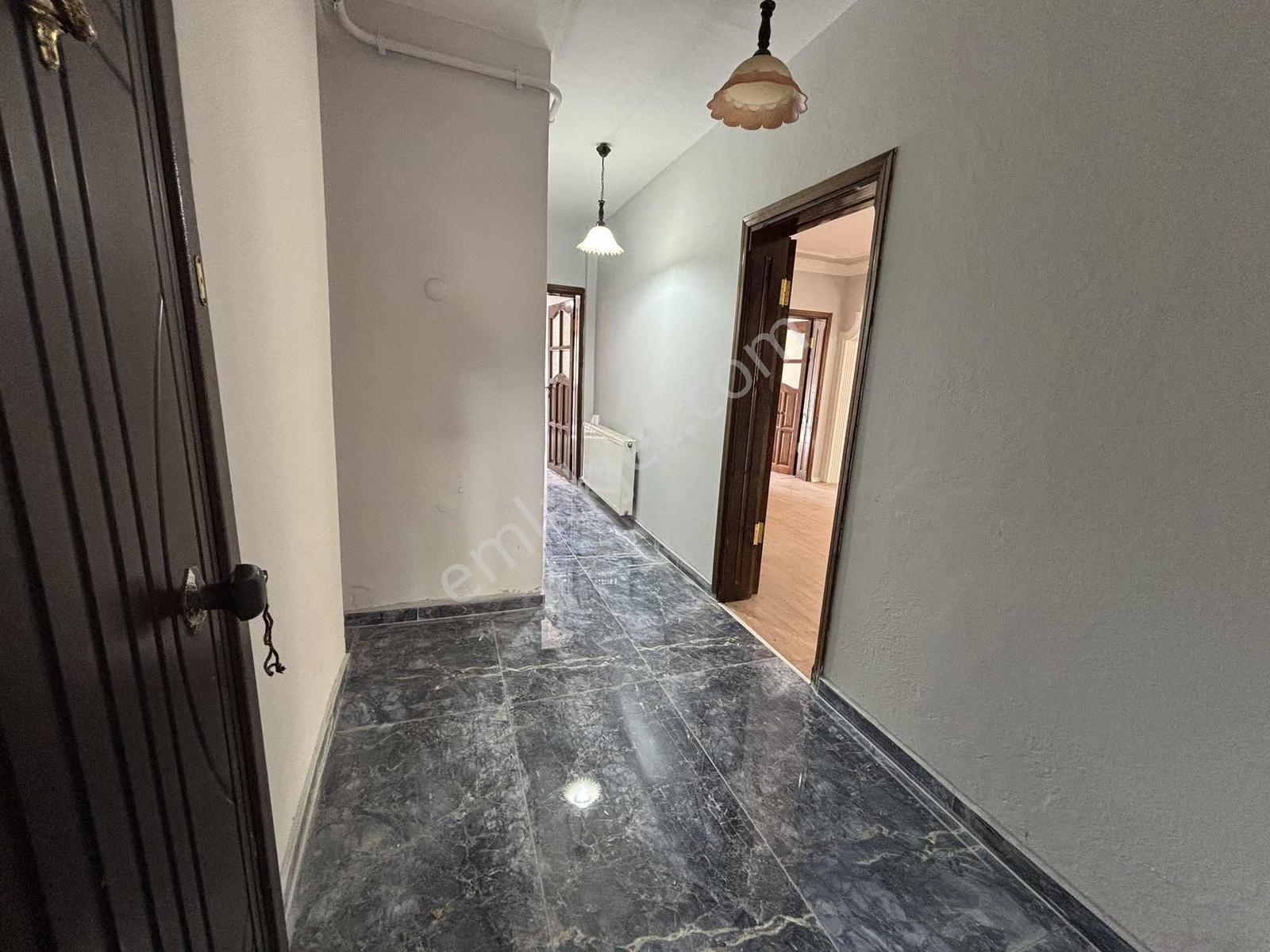 Ayşe Emlak'tan Arifiye Merkezde Geniş 4+1 Kiralık Daire