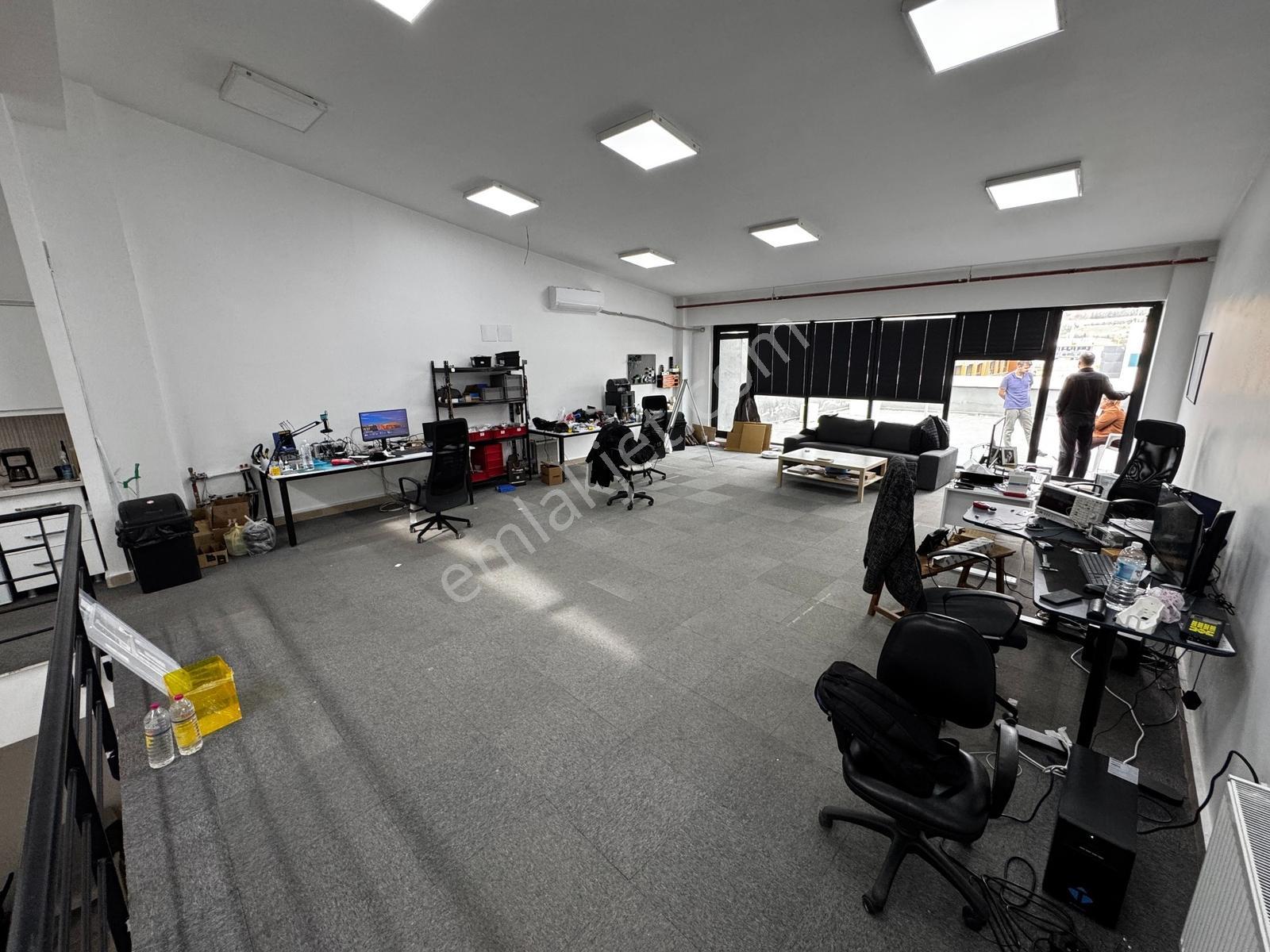 Fırsat Konumda Kiracılı 240 M² Teraslı Yüksek Getirili Ofis