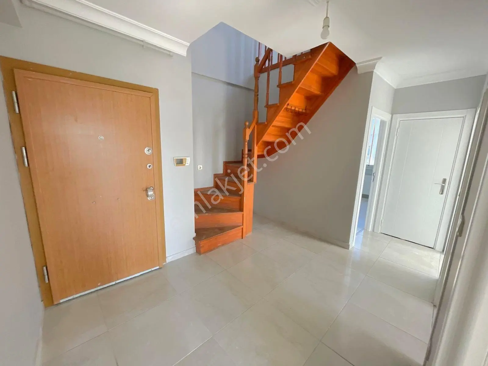 Kiralık Çatı Dubleks 3+1 İskanlı 120 M2 Güney Cephe - Görsel 4