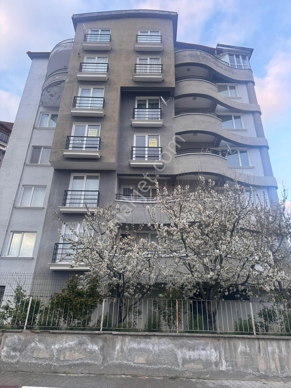 Kemal Arat Okulu Yanında 3+1 Bakımlı 2 Balkonlu Kiralık Daire