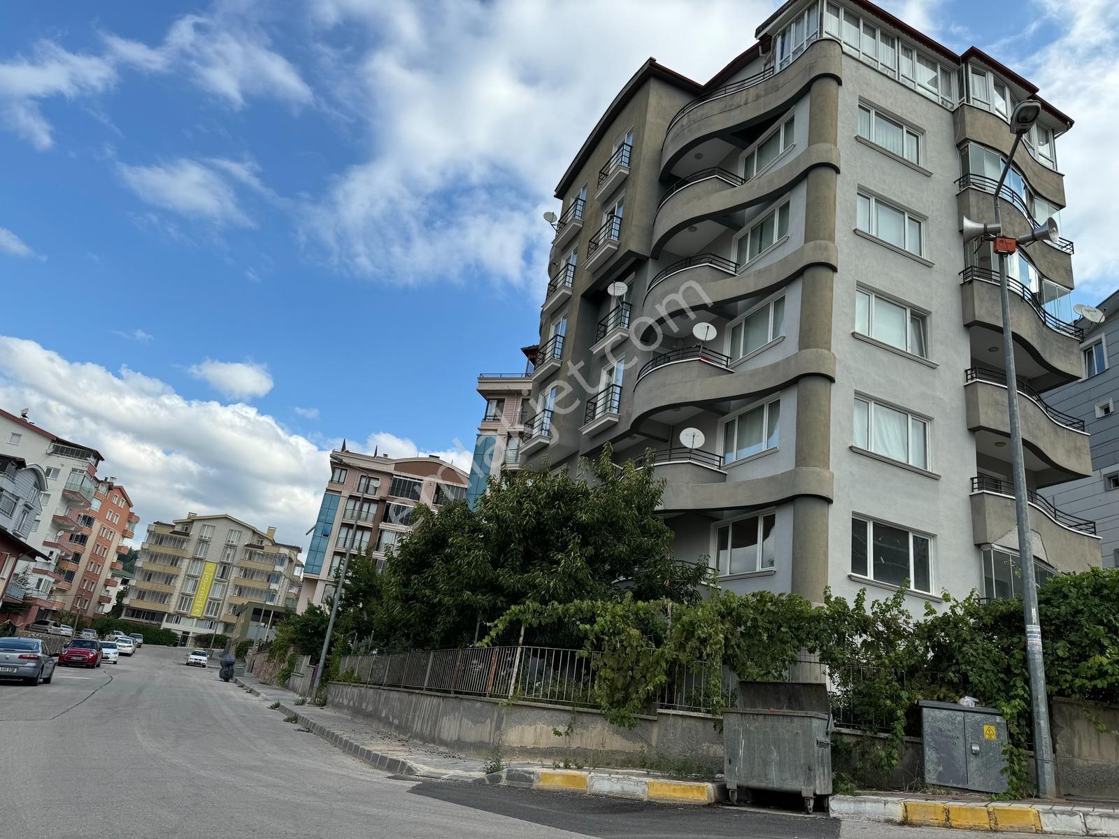 Kemal Arat Okulu Yanında 3+1 Bakımlı 2 Balkonlu Kiralık Daire - Görsel 2
