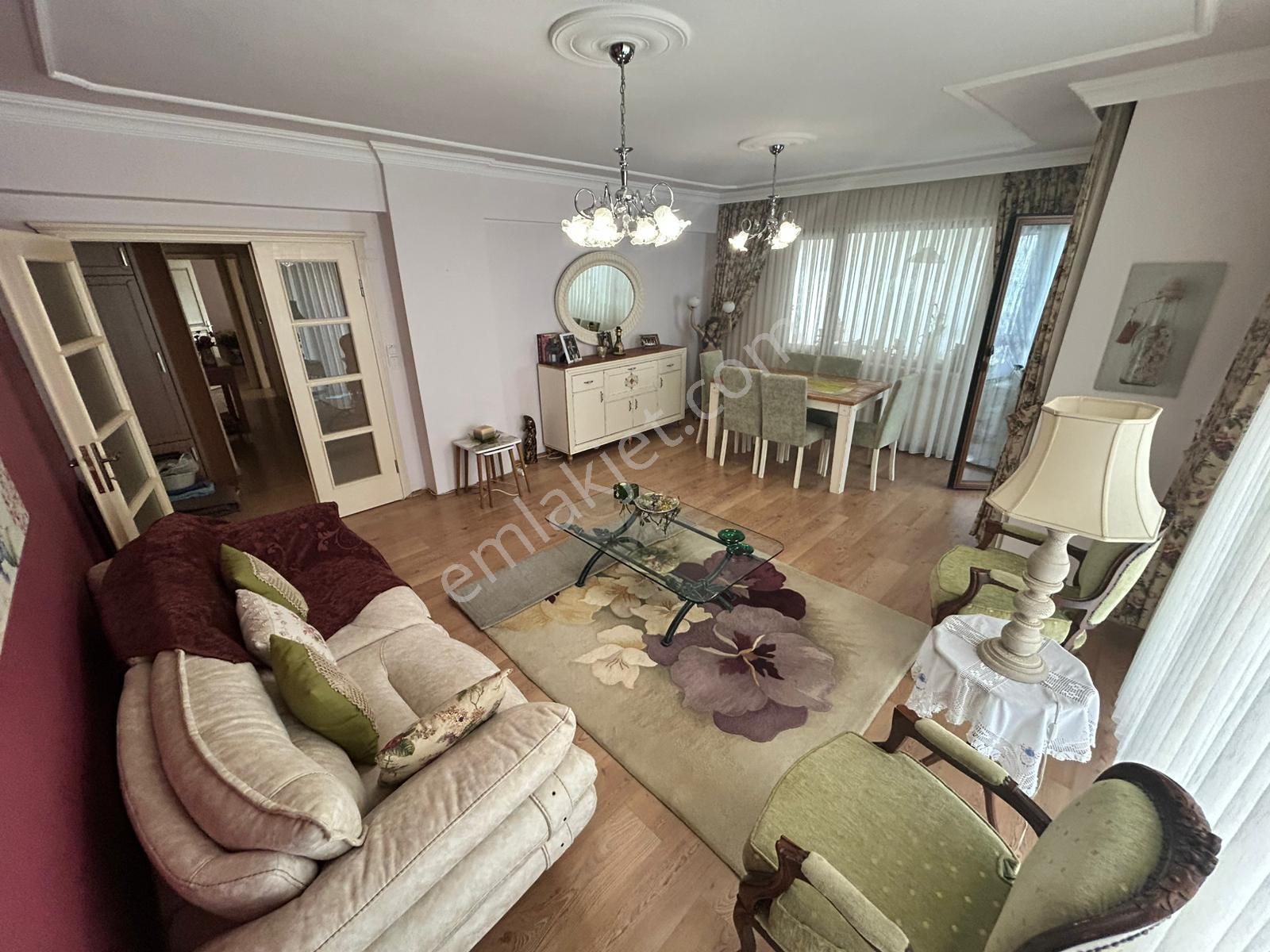 Paşakent Mah. 3+1 Ara Kat 150 M2 Otoparklı Satılık Daire