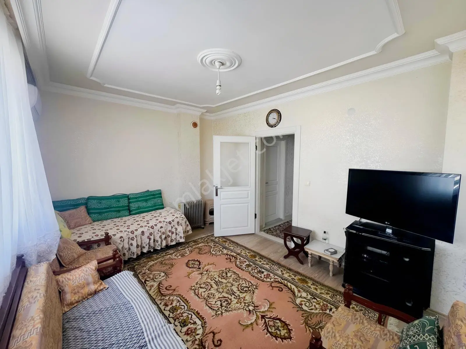 Teomanpaşa 2+1 Eşyalı Ara Kat Kiralık Daire