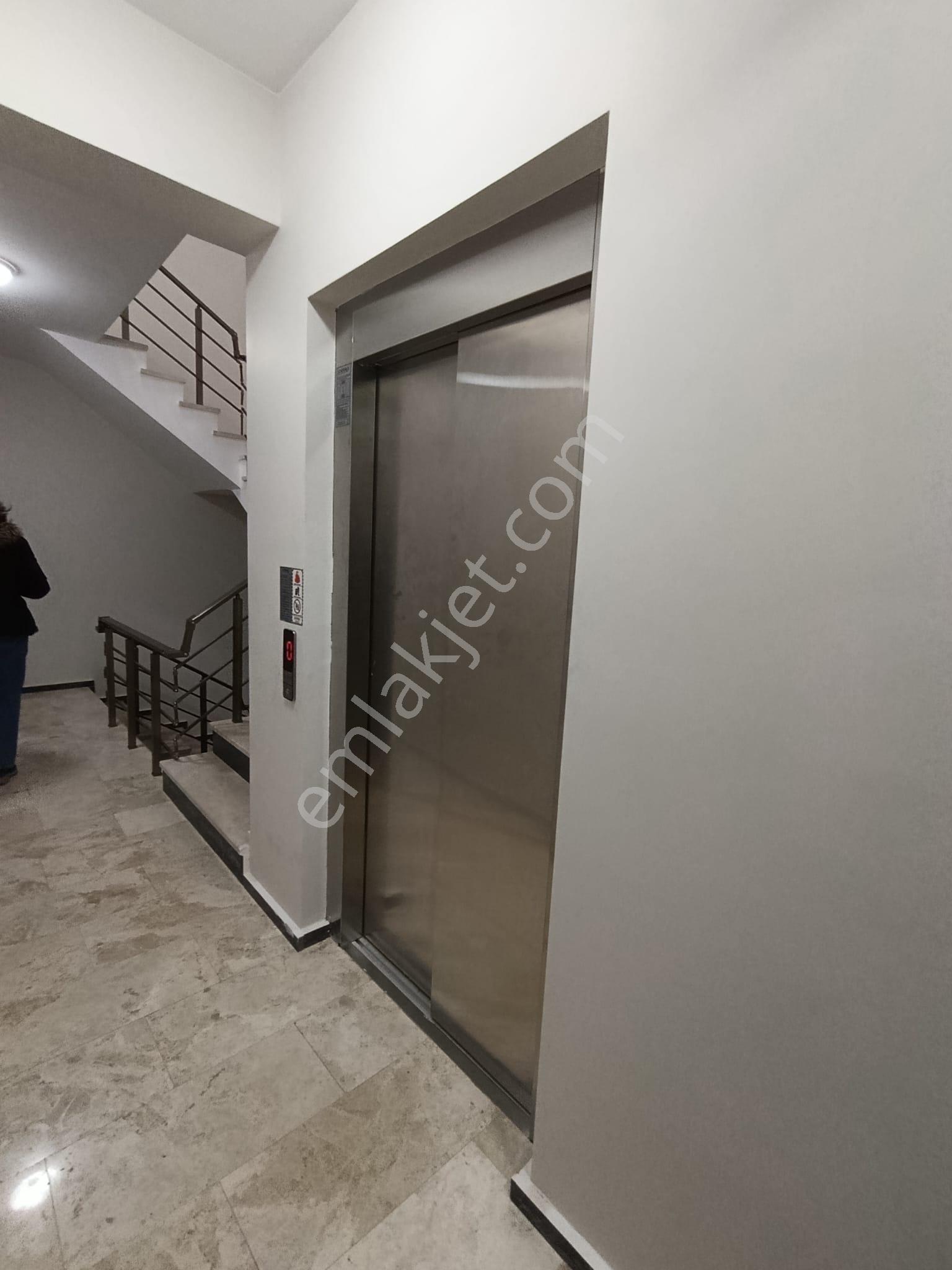 Bahçelievler Yeni Binada 5+2 Satılık Lüks Dubleks Daire - Görsel 19