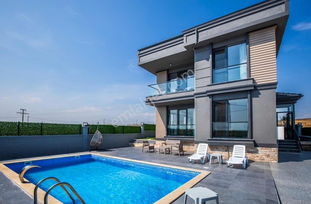 Gümüşyaka'da Yıllık 3 M Getirili Turizm Onaylı Havuzlu Villa