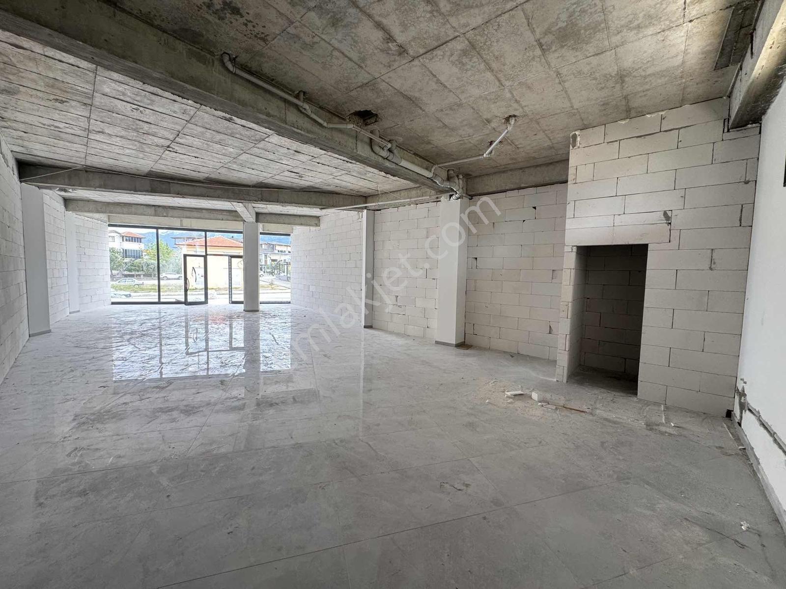 Tank Meydanı Caddesinde Kiralık Dükkan - Görsel 5